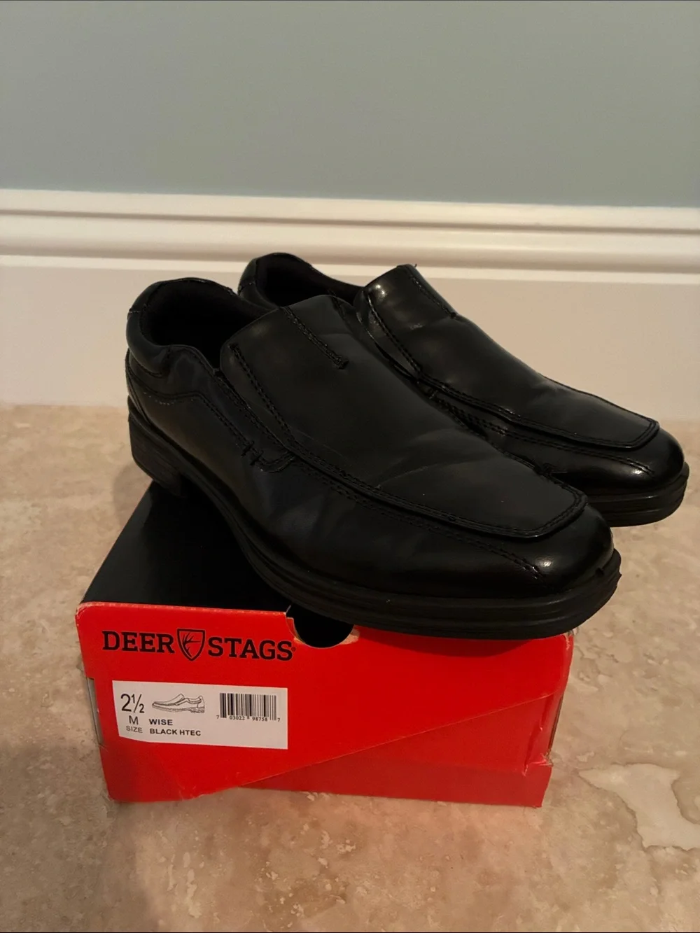Deer Stags Black Slip-On Dress Shoes “Wise” size 2.5 M